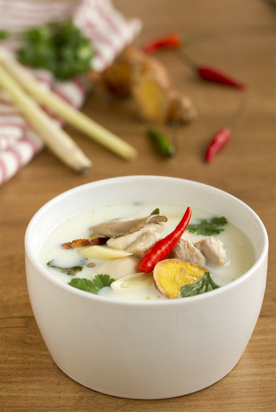 Sopa de pollo con leche de coco estilo Thai (Tom Kha Kai) Kwan Homsai